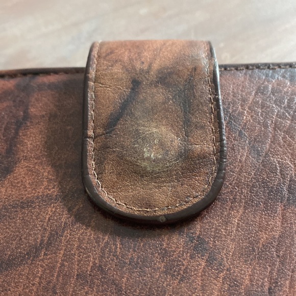 Buxton Cowhide Exterior Wallet - Picture 3 of 9